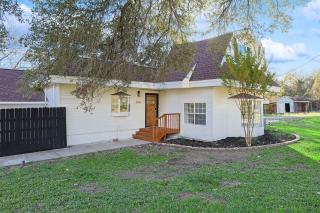 Luxurious 6BR 3BA Villa with Hot Tub - Sherman - 4