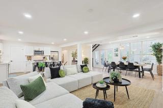 Luxurious 6BR 3BA Villa with Hot Tub - 7