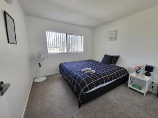 Bright & Spacious Budget Friendly Rooms in West Auckland Perfect for Solo or Couple Travellers - Auckland - 8