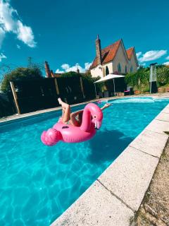 Grade II Listed Farmhouse, Pool, Hot Tub, Games Room, Celebration Hall, Car Park, 10ppl, 45 min from Central London - 0
