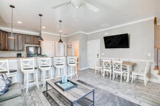 Walk to Shore Myrtle Beach Home with Pool Access! - Myrtle Beach - 6