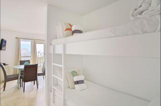 Grand Caribbean West 314 ocean view sleeps 6 - 3