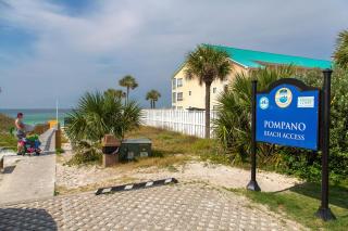 Grand Caribbean West 314 ocean view sleeps 6 - 1