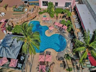 Beautiful Oceanside Retreat with Beach Service 1606 - 3