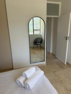 Vibrant Beachfront Getaway in Camps Bay - Cape Town - 6