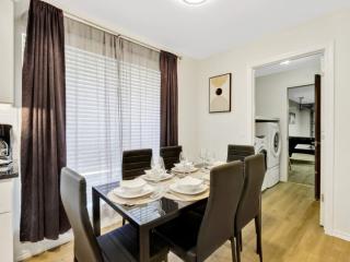 City Gem 4BR with POOL Sleeps 10 - 7