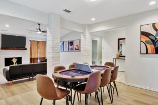 City Gem 4BR with POOL Sleeps 10 - Plano - 1