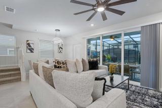 BRAND New 5 bed Villa in Windsor Cay - 3