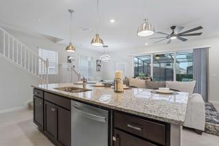 BRAND New 5 bed Villa in Windsor Cay - 1