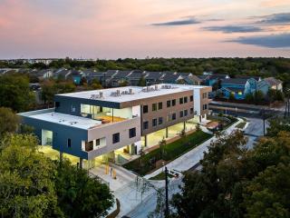 Upstay New Renos Spacious Apartment near SoCo - Austin - 6