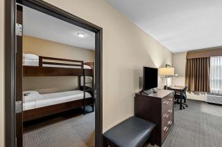 Best Western Plus Lacombe Inn and Suites - 7