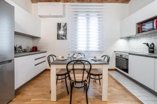 Martin's Home - Large Design Apartment, Fast Wi-Fi, Free Parking, AC in Modena Historic Center - 7