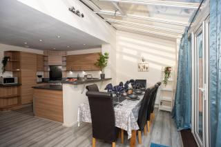 Cosy townhouse, new build, 5 bedrooms, Sleeps 8, Free Parking - 3