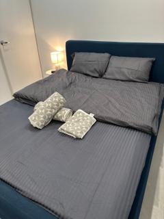 Warm, new and affordable room for couples or single if no one booked in other two room you will stay in the whole house by your self - 0