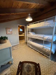 The Hilltop Cabin - Goshen - 5