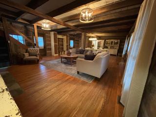 The Hilltop Cabin - Goshen - 4