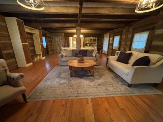 The Hilltop Cabin - Goshen - 3