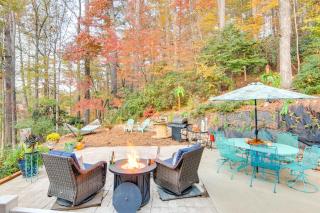 Blue Ridge Mtn Retreat Porches and Creek Access - Hendersonville - 9