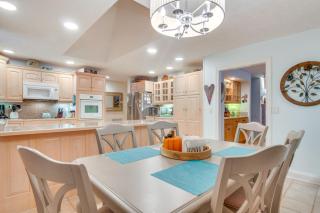 Blue Ridge Mtn Retreat Porches and Creek Access - Hendersonville - 1