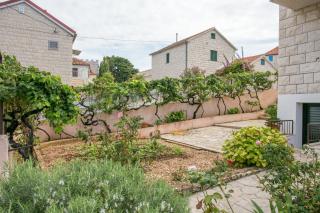 Apartments with a parking space Sutivan, Brac - 744 - 4