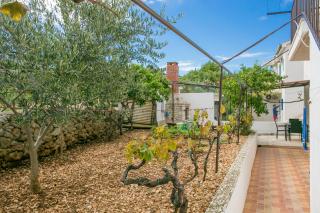 Apartments with a parking space Sutivan, Brac - 744 - 5