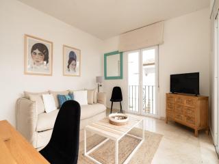Cozy Garden Apartment by Sea - 9