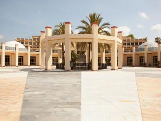 Beachside apartment with shared pool - Marbella - 4