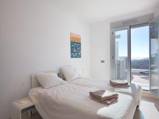 Sunny Terrace Apartment - 4