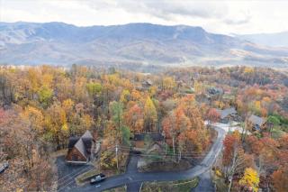 Black Bear BnB ~ Game Room ~ Hot Tub ~ Firepit - Gatlinburg - 8