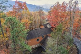 Black Bear BnB ~ Game Room ~ Hot Tub ~ Firepit - Gatlinburg - 6