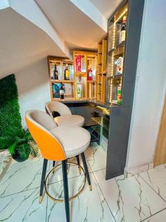 Modern 4-Bedroom Duplex with Home Office Option - 8