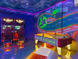 Toy Story & Mickey Themed 5BR Arcade & Pool - Davenport - 6