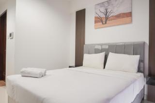 Nice and Comfort Studio at West Vista Apartment By Travelio - Jakarta - 8