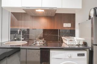 Nice and Comfort Studio at West Vista Apartment By Travelio - Jakarta - 3