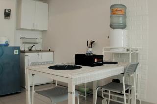 Warm and Cozy Studio at Grand Kamala Lagoon Apartment By Travelio - Bekasi - 2
