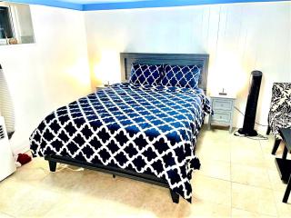 LGA Airport near, Studio walk in bsmt Apt in a Private House! - East Elmhurst - 9