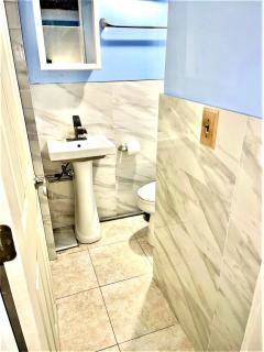 LGA Airport near, Studio walk in bsmt Apt in a Private House! - East Elmhurst - 5