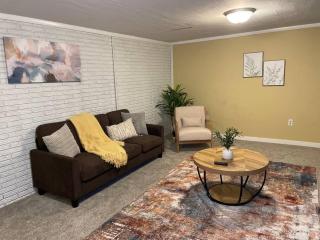 Cozy Haven Home Away from Home - Ames - 0