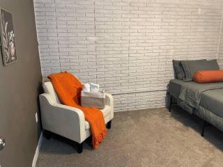 Cozy Haven Home Away from Home - Ames - 8