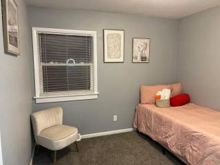 Cozy Haven Home Away from Home - Ames - 3