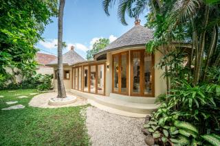 Villa Meraki, 6BR, incl breakfast, heart of Seminyak, walking distance to restaurants, bars and shops, tropical garden - Seminyak - 3