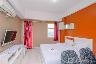 Warm and Cozy Stay Studio Apartment Margonda Residence 2 By Travelio - Depok - 9