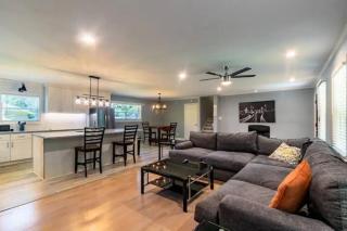 Spacious 4BR by Airport & Shops! - Atlanta - 0