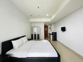 Cozy Studio Room at Dago Suites By Travelio - 7