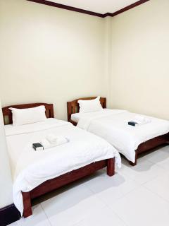 Happy Hotel - Vang Vieng - 0