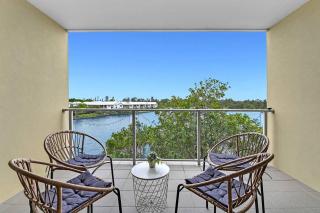 Water View Modern Three-level Townhouse in Carrara - Gold Coast - 5