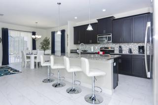 Last Minute Disney Getaway! Private Pool, Hot Tub & Games Room. Book Now! #60217 - Kissimmee - 3