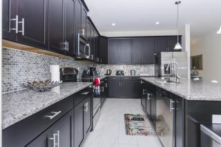 Last Minute Disney Getaway! Private Pool, Hot Tub & Games Room. Book Now! #60217 - Kissimmee - 1