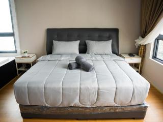 Artistic Marina View 3BR Permas w Bathtub & Seaview Balcony Permas by Our Stay - 2