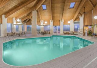 Baymont by Wyndham Freeport - 7